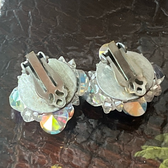 Vintage Aurora Borealis Crystal Cluster Silver Tone Clip On Earrings 1” - Picture 4 of 5